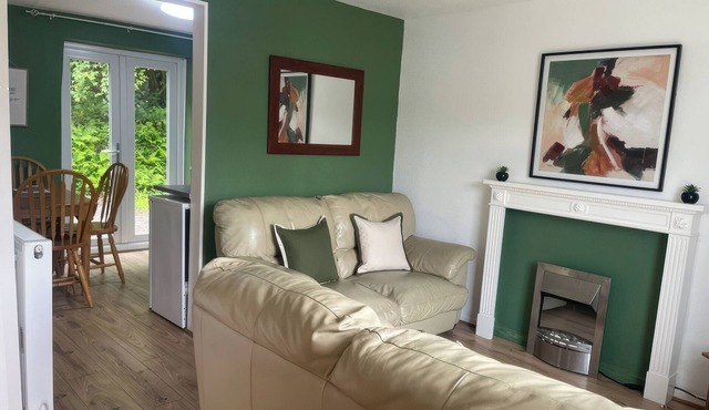 EIRLYS, pet friendly, with a garden in Caeathro
