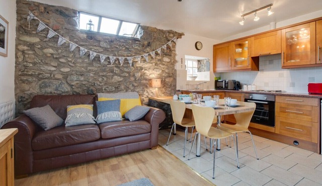 Eithinog Bach - Two Bedroom House, Sleeps 4