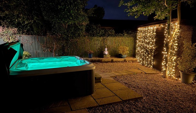 Elckys Holiday HOT TUB Lodge York