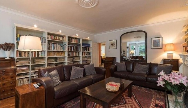 Elegant 2 bed near Hampstead & Camden