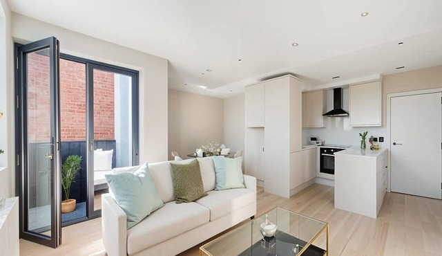Elegant Family Apartment in Wimbledon