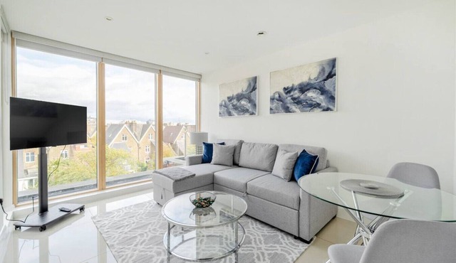 Elegant One-Bed Penthouse with Terrace – Sleeps 4