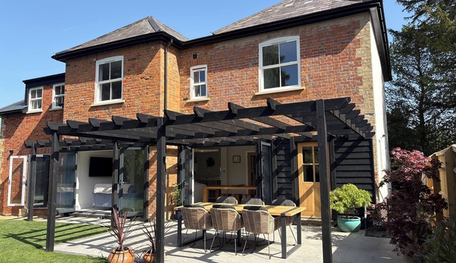 Elegant Oxfordshire Village Home with Exceptional Outdoor Living