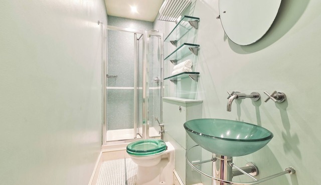 Elegant Victorian Flat Near Chelsea Embankment