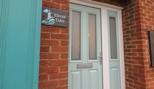 ELEVEN TIDES, pet friendly, country holiday cottage in Seaham