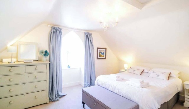 Elizabeth: Central, charming cottage apartment