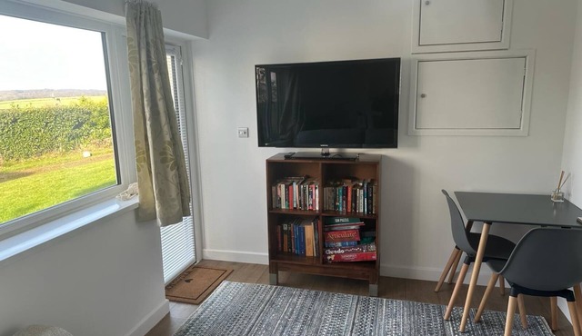 Entire guest house in Hampshire. Situated near the hills of Wallington