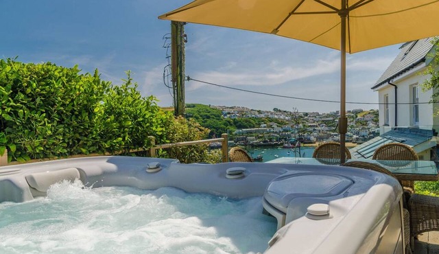 Entire Victorian schoolhouse with hot tub and harbour views