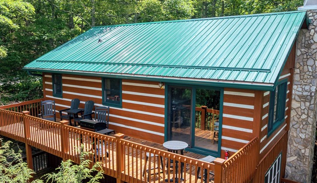 Escape the Heat -3BR/2BA Hot Tub, Near Mt Jefferson State Park