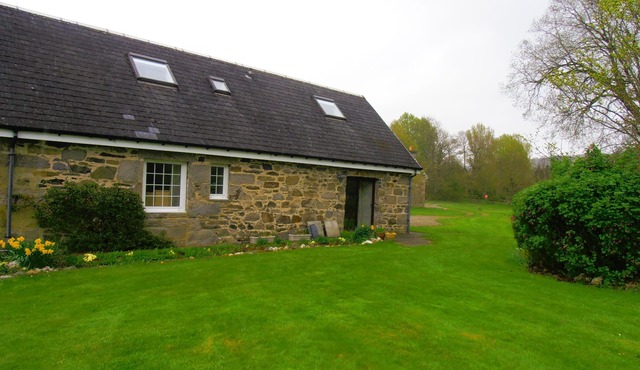 Escape to Rural Highlands Stunning Scenery, Sound of the Burn Licence PK11943F