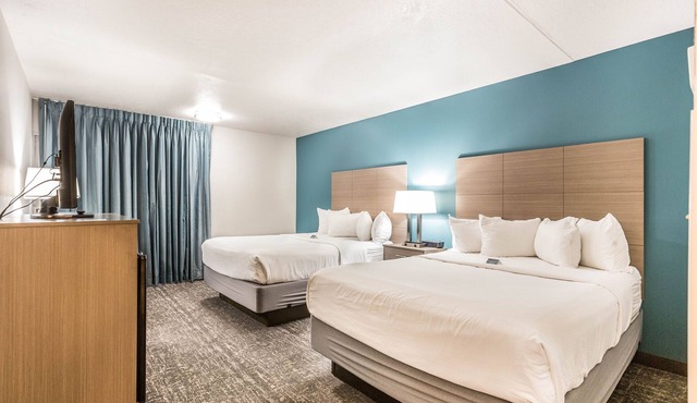 EverSpring Inn & Suites in Marshall
