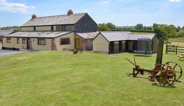 Excellent Five Bedroom Detached Farmhouse
