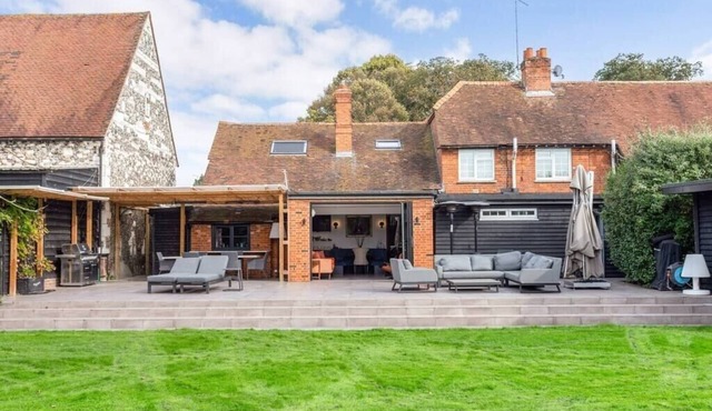 Exceptional Family Stay in Idyllic English Village