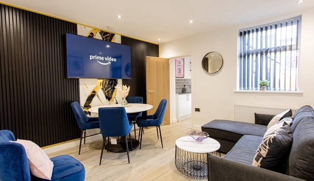 EXCLUSIVE MODERN NEWLY REFURBISHED HOME/CENTRAL LOCATION