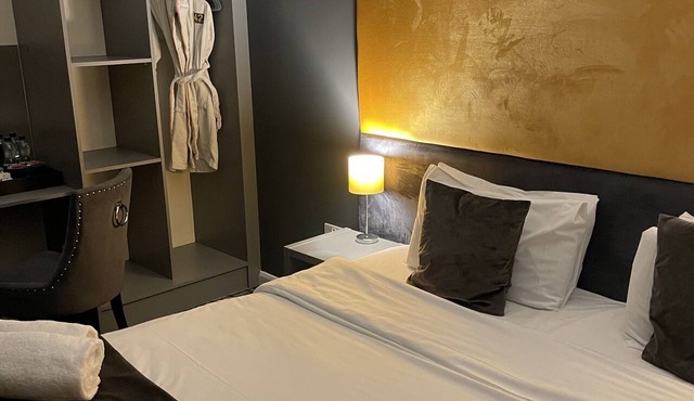 executive double/twin bedroom with en suite