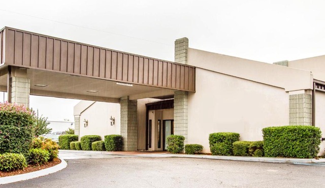 Executive Inn and Suites in Enterprise
