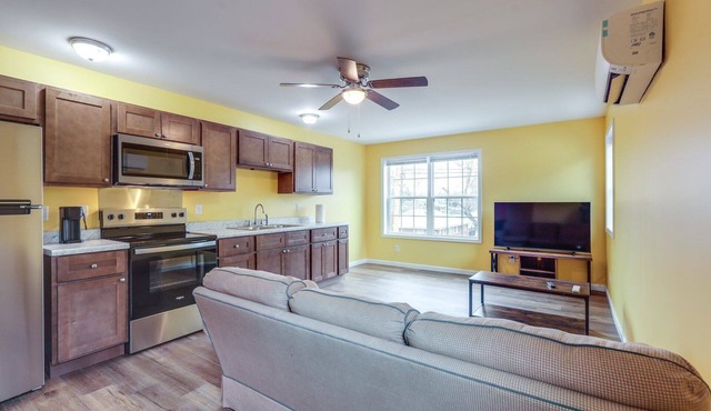 Explore Downtown Ashland! Cozy + New Apartment