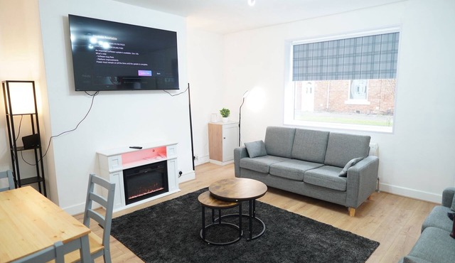 Fabulous 4-bedroom Apartment in enjoyable Newcastle with Free Parking
