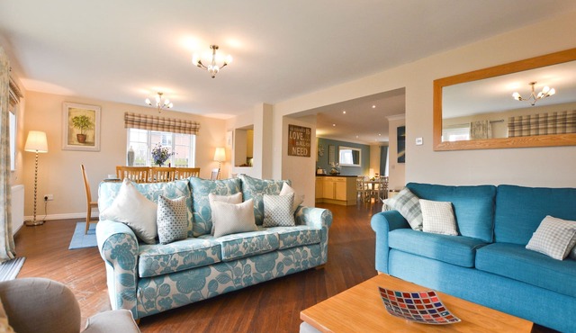 Fabulous house in wonderful location just minutes from a spectacular beach!