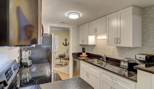 Family 2BR Retreat Near Beach + Pool Hilton Head