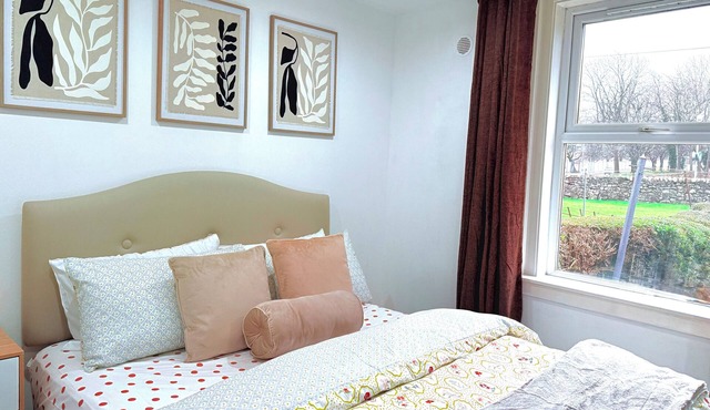 Family Retreat Home | Parking | Gardens | Sleeps 6