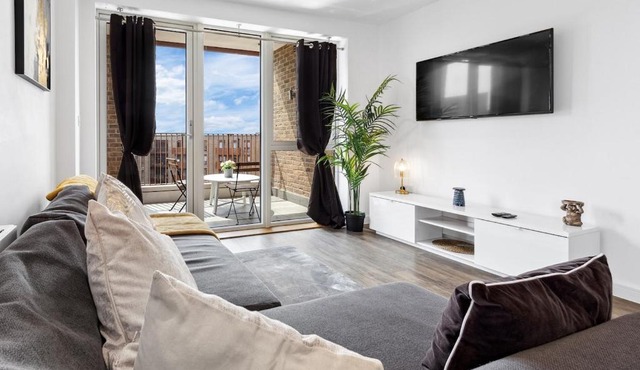 Fantastic 2 bed Flat with view IG11
