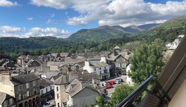 Fantastic central Ambleside location with stunning mountain views