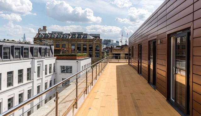 Farringdon 4-Bed Penthouse · Terrace · Sleeps 8