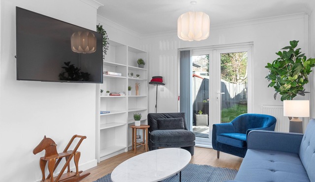 Fast Wi-Fi | Modern Amenities | IPTV | Alexa | Sleeps 7