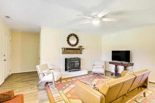 Fire Pit & Views: Campobello Rural Retreat in Campobello