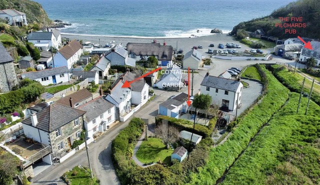 Fisherman’s cottage 100 yards from the sea with log burner and own parking