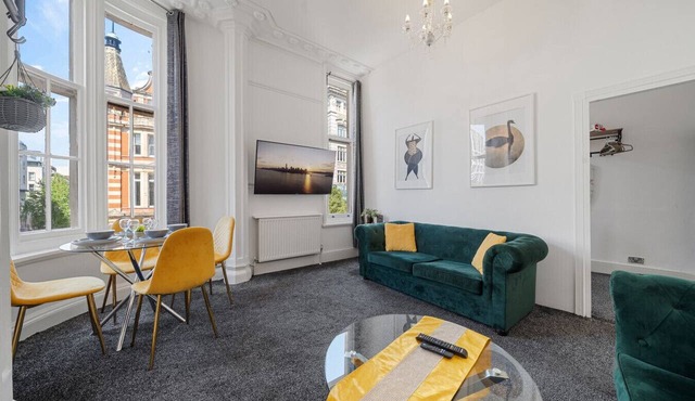 Flat 2 - 3 Bed · Charming Three Bedroom Apartment