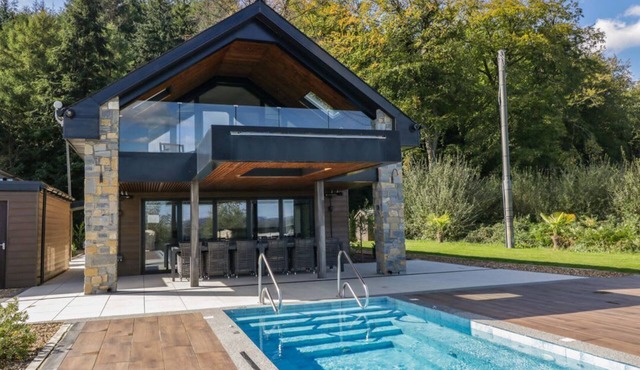 Forest Lodge, Pontyclun