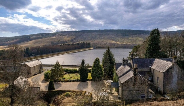 Former hunting lodge in Dark Skies/National Park with spectacular reservoir view