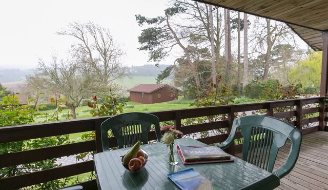 Four star Lodge with two bedrooms, fabulous views yet close to pubs and beach