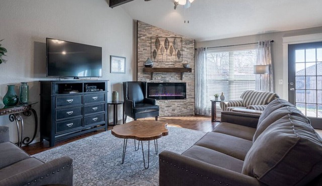Fox Hunt · Modern, Updated Home · Pet-Friendly in Edmond