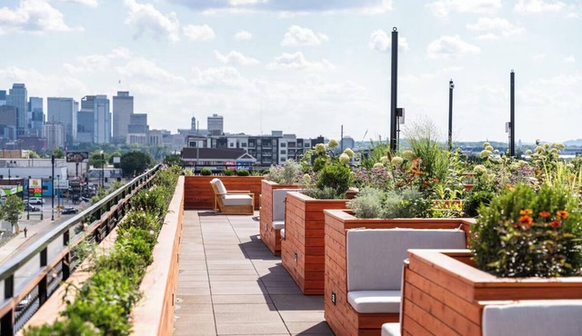 Funky Boutique Room w/Floor-to-Ceiling Views Near Nashville Sights!