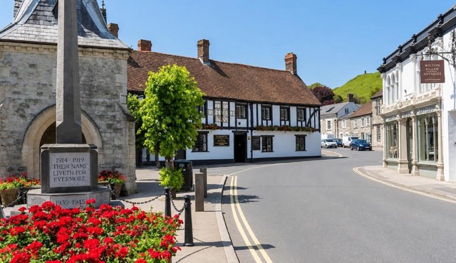 George Inn, Mere