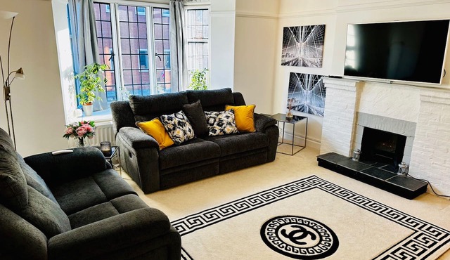 GerrardsCross-Sleeps4-Parking-PetFriendly-Wembley