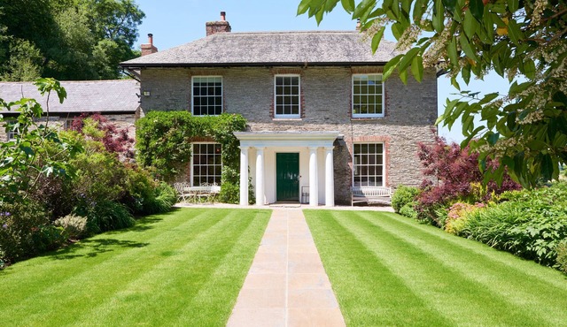 GITCOMBE HOUSE, family friendly, luxury holiday cottage in Cornworthy