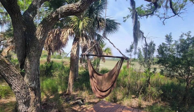 Glamping Tent getaway suite. Connect with Mother Nature, unplug, and unwind!