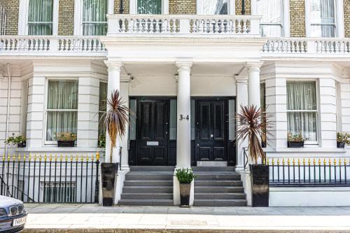Gloucester Road Apartments by DMONTRIO