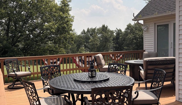 Golf Course Views & Family Fun – Large Apple Canyon Lake Vacation Home in Apple River