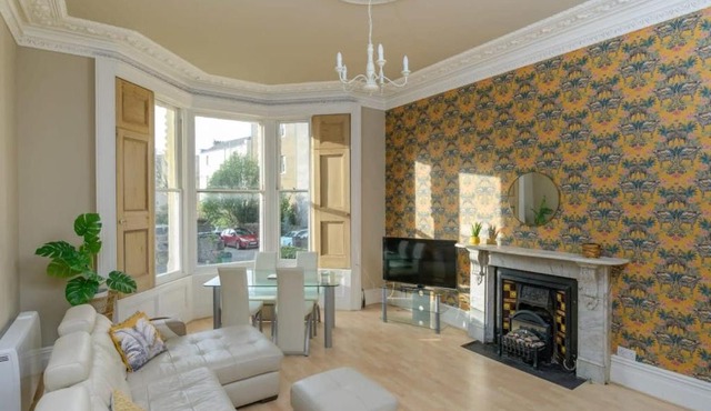 Gorgeous Apartment Seconds from Seafront Clevedon