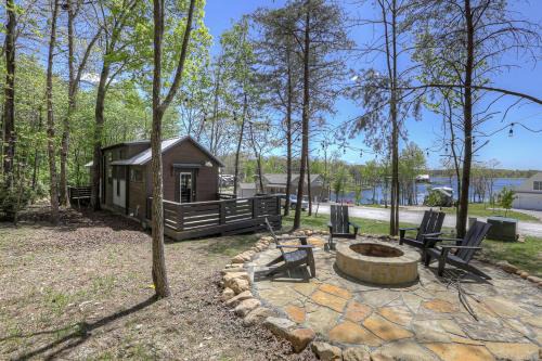 Gorgeous Cabin Surrounded by Trees in Tracy City, Tennessee