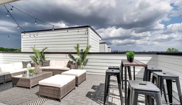 Gorgeous Nashville Retreat Skyline Rooftop