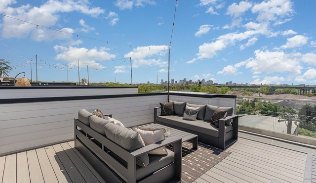 Groovy -rooftop Patio w/Hot Tub -mins to Broadway