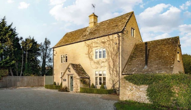Group Stay in the heart of Bibury