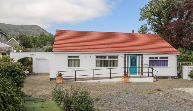 HADDEF PENMAENMAWR, pet friendly, with a garden in Penmaenmawr