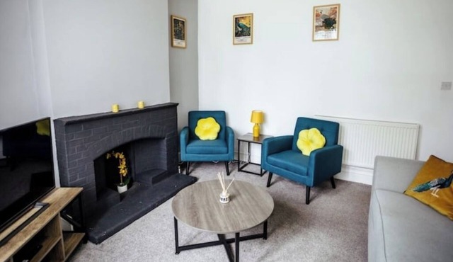 Hagley Home Large Detached 4 Bed Driveway